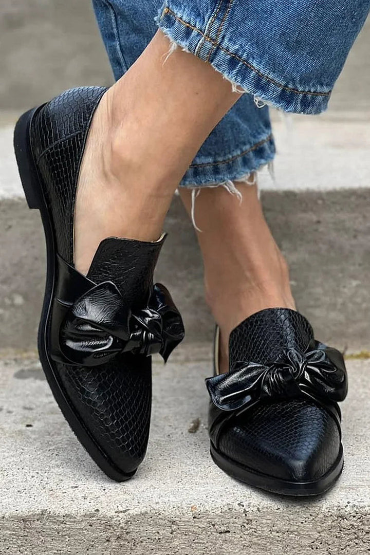 NORTHLINE STUDIO | BLACK LOAFER WITH SHINY BOW