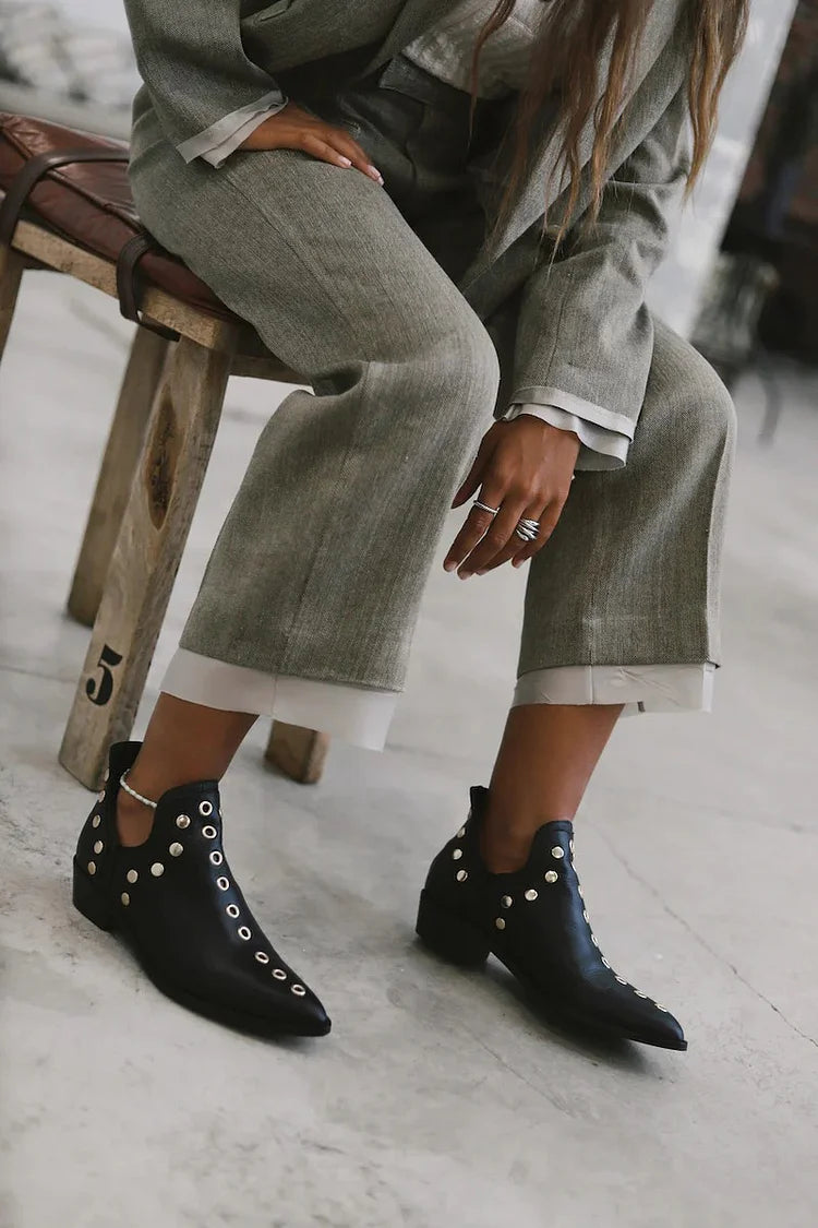 NORTHLINE STUDIO | POINTED STUDDED ANKLE BOOT