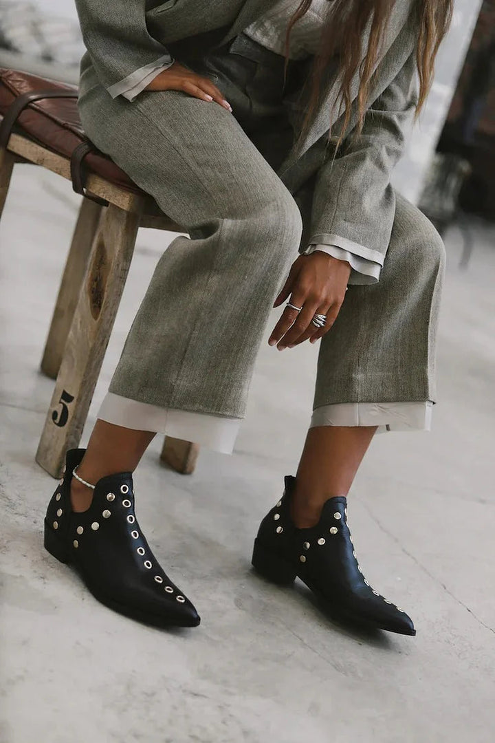 NORTHLINE STUDIO | POINTED STUDDED ANKLE BOOT
