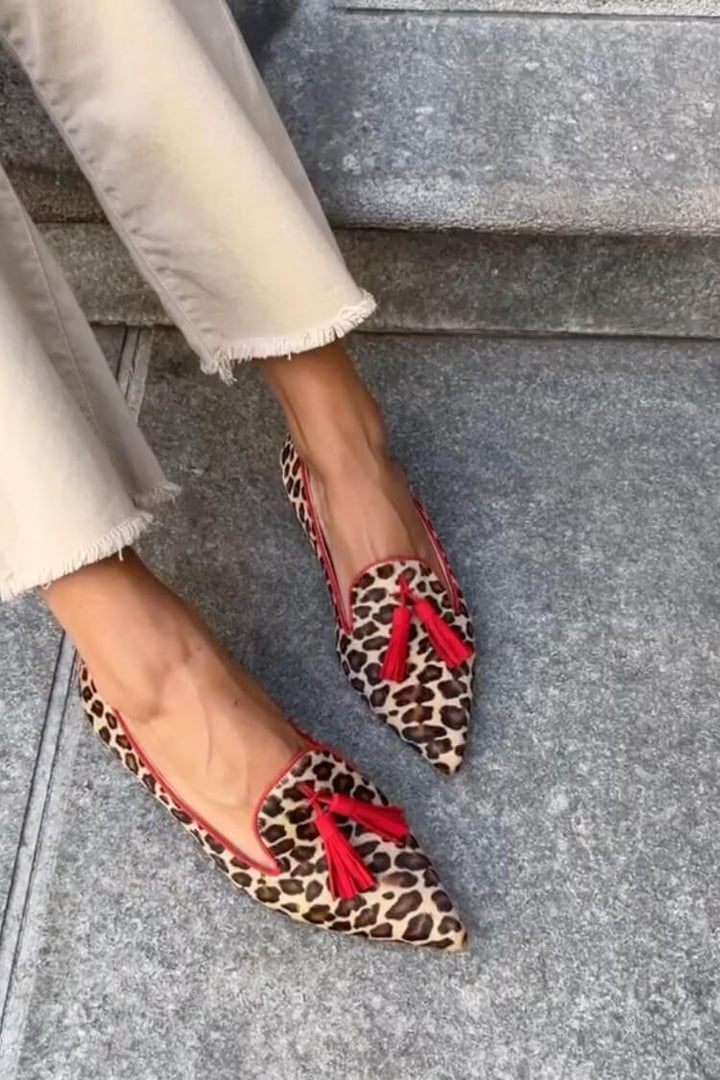 NORTHLINE STUDIO | POINTED LOAFER WITH RED TASSELS