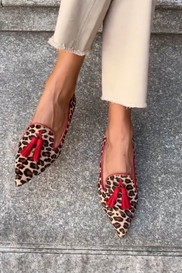 NORTHLINE STUDIO | POINTED LOAFER WITH RED TASSELS