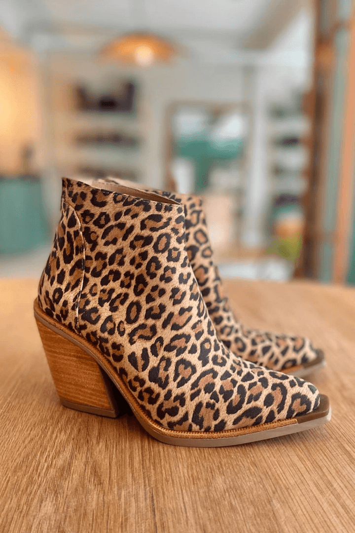 NORTHLINE STUDIO | POINTED TOE COWBOY BOOT