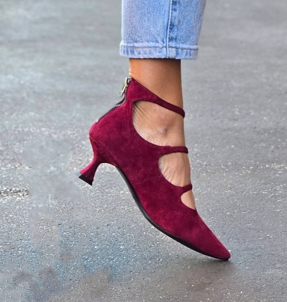 NORTHLINE STUDIO | DECOLLETE WITH STRAPS AND LOW HEEL