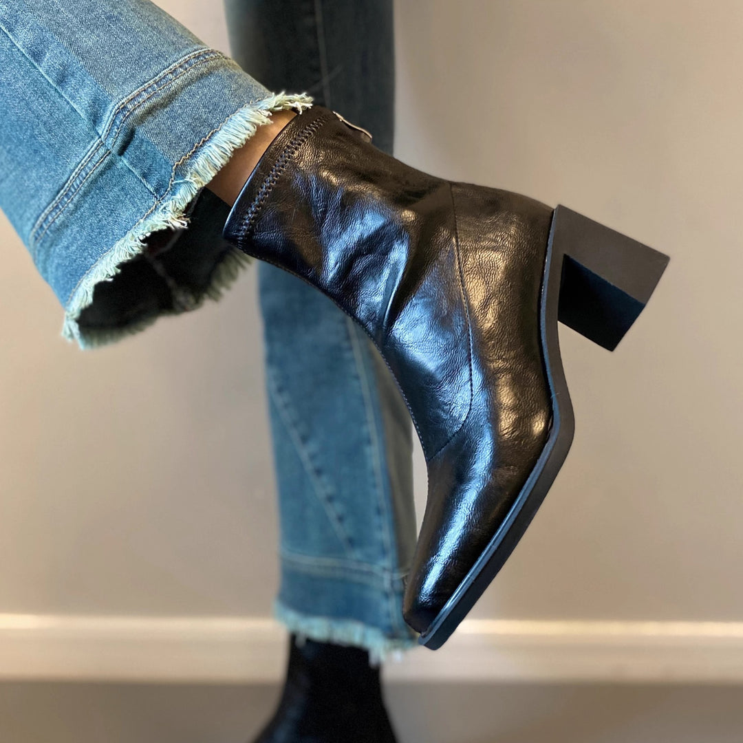 NORTHLINE STUDIO | SQUARE-TOE BLOCK HEEL BOOTS